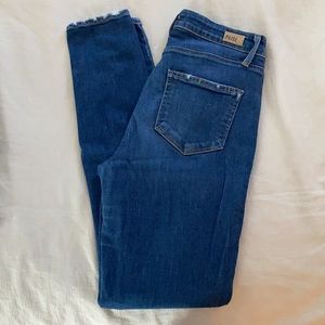 Paige Size 27 skinny jeans. I’m 5’9” size 6-8 for reference!